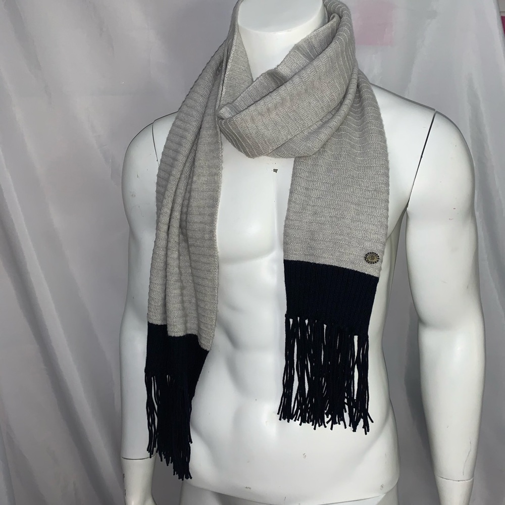 authentic CHANEL 100% Scottish Cashmere Scarf